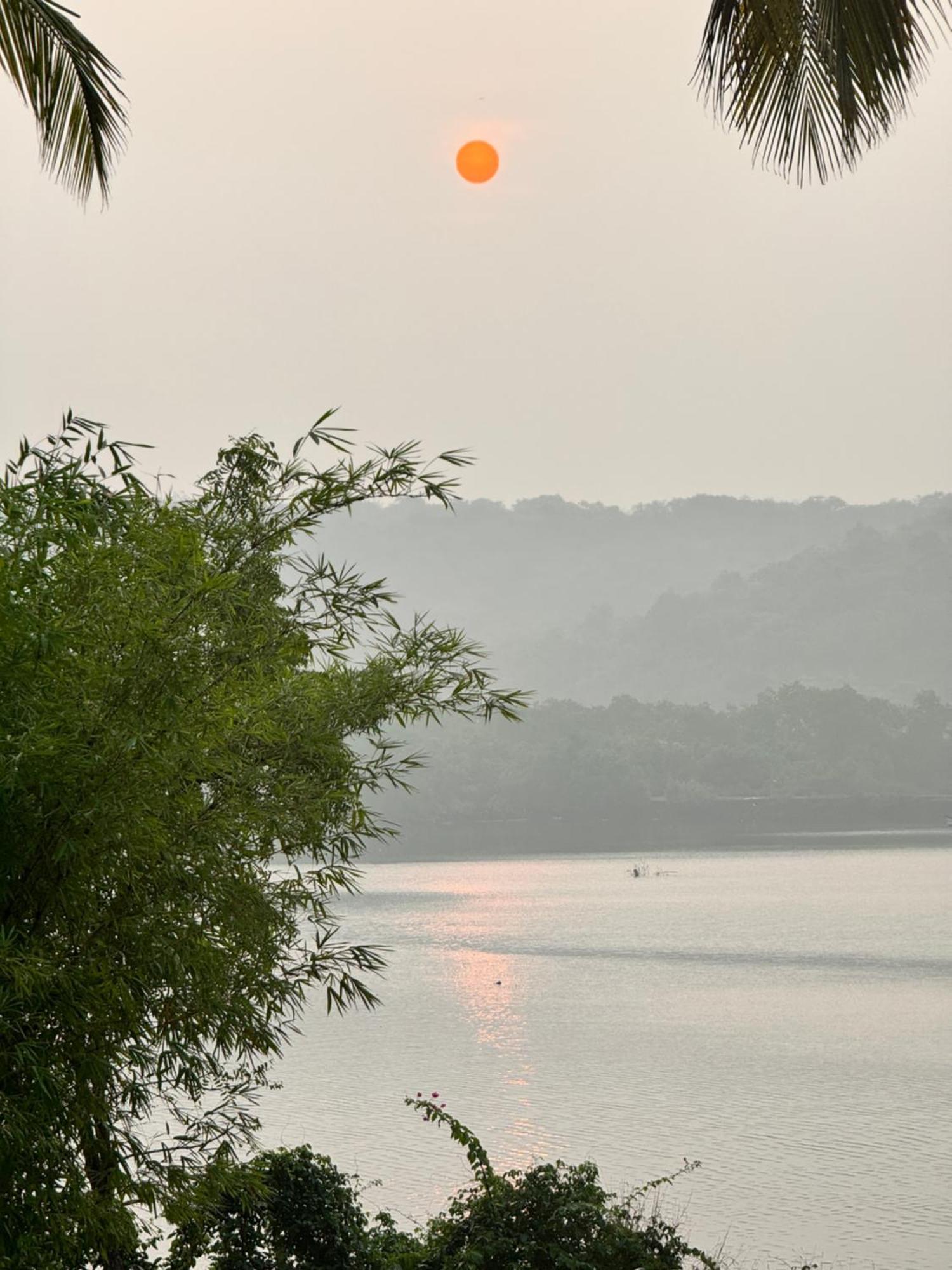 Hotel The Mangrove Achra Esterno foto